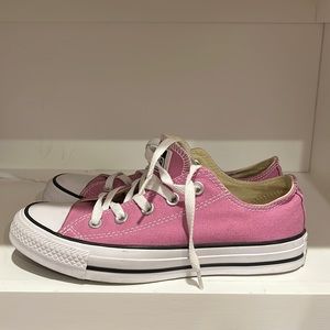 Pink magenta converse classic women’s size 6 lace up shoes